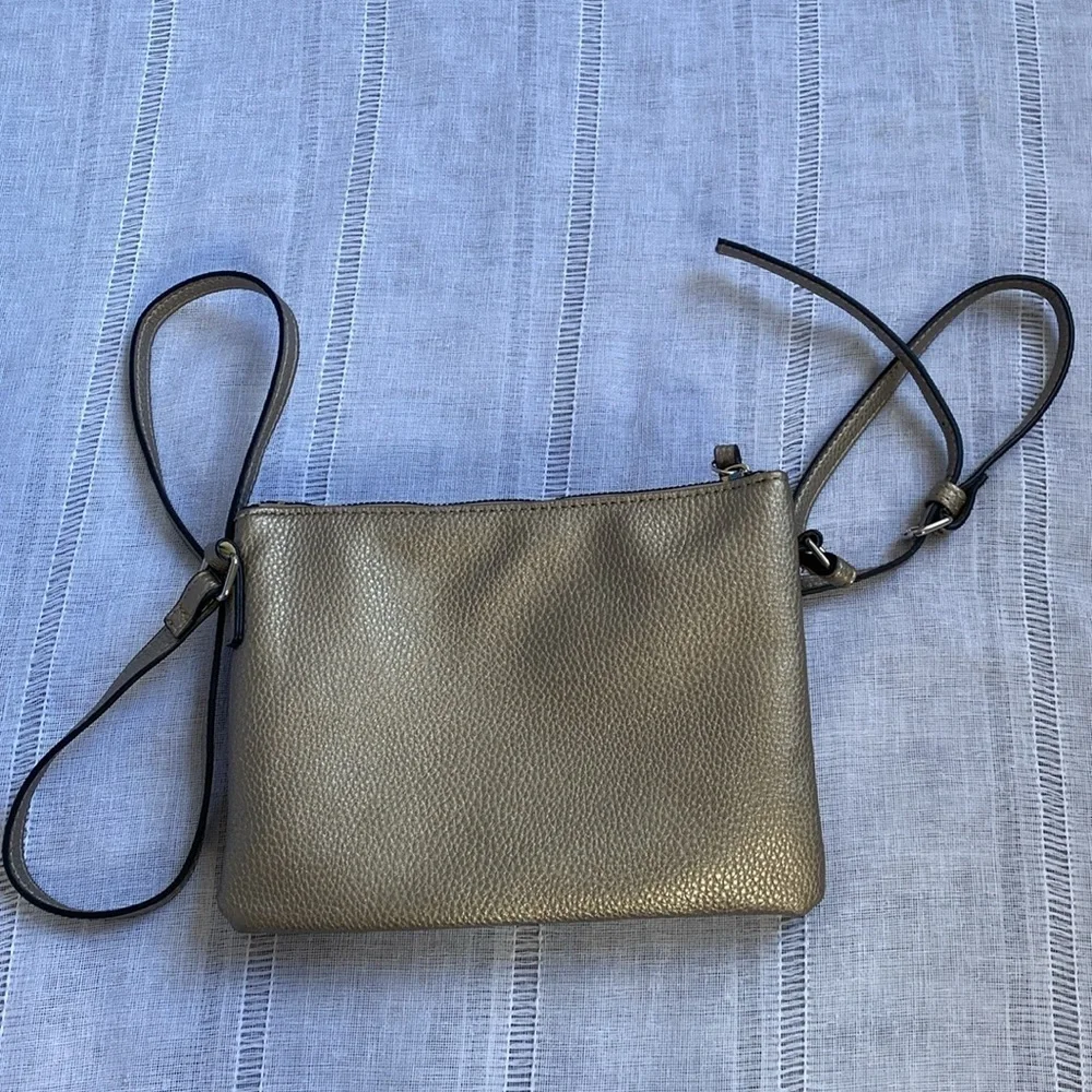 Tahari NWOT metallic gold crossbody bag.